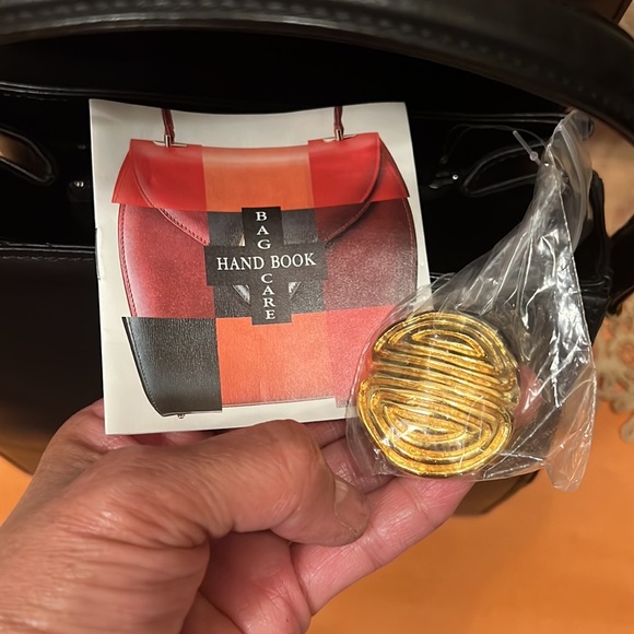 Authentic pre loved black Givenchy - Picture 7 of 8